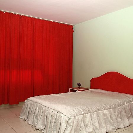 Hotel Kamelia Warna Exterior foto